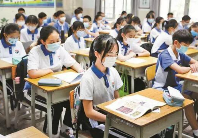 复旦大学博士（大学生年薪和学历成正比）