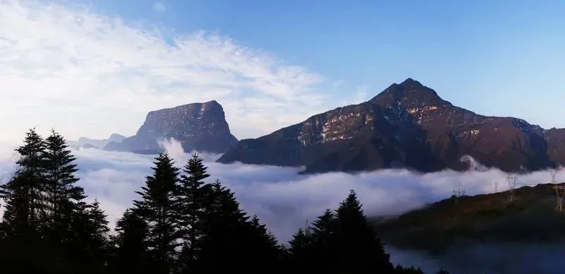 不收门票的世界级风景！赏万亩夏花、观云海日出…成都2天耍来回