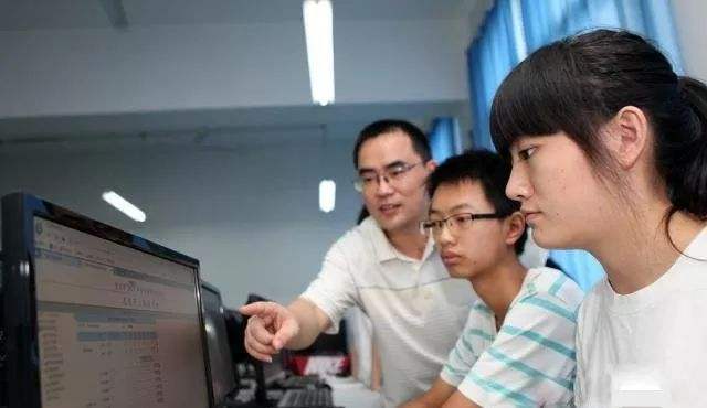 高考志愿填报，如何通过“位次比较法”选择大学？简单4步即可