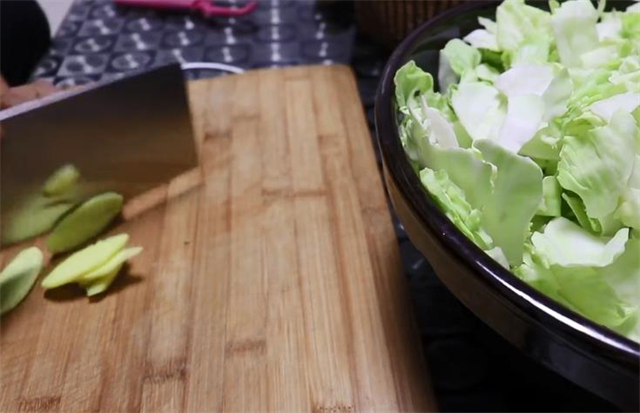 四川泡菜的家庭做法,四川泡菜的家庭做法 最简单的泡菜的做法