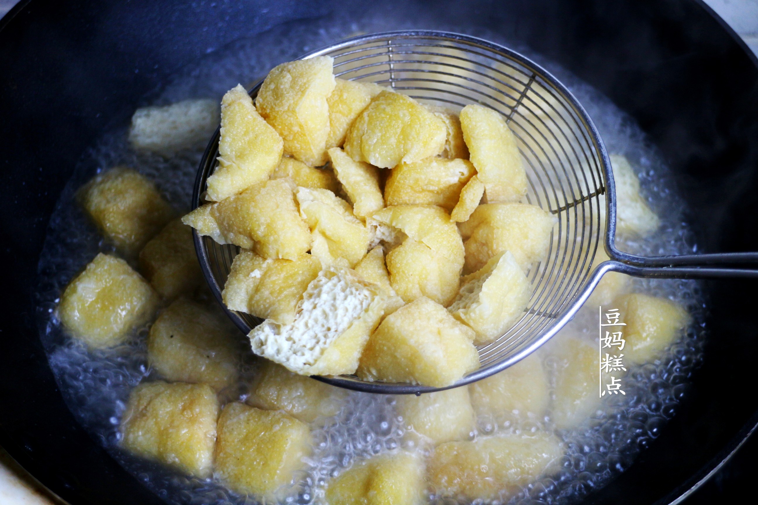 油豆腐泡怎么炒才好吃？这样做，5分钟上桌，简单又下饭
