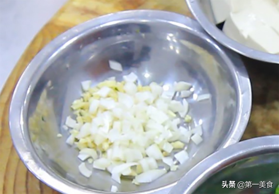 鸭血豆腐的家常做法（正宗鸭血烧豆腐教程分享）