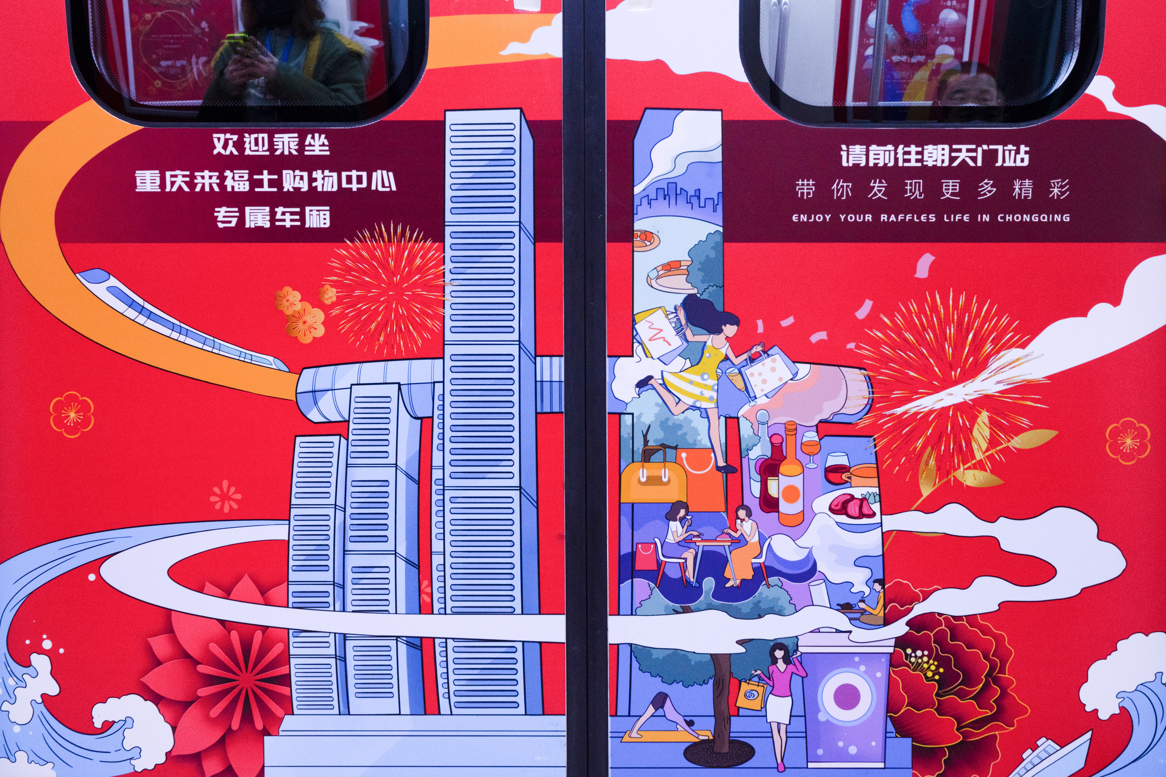重庆来福士攻略，一站式打卡网红景点、美食及重庆第一家火锅店
