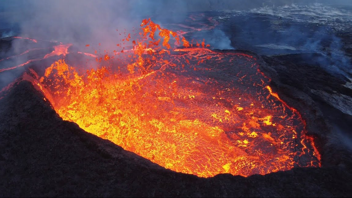 美国黄石公园火山爆发(美国躲不了的大灾难！24小时地震144次，黄石火山会摧毁美国吗？)