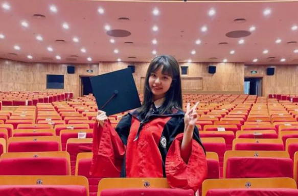 清华大学美女学霸，履历简直称得上“开挂”，上帝却关了她一扇窗