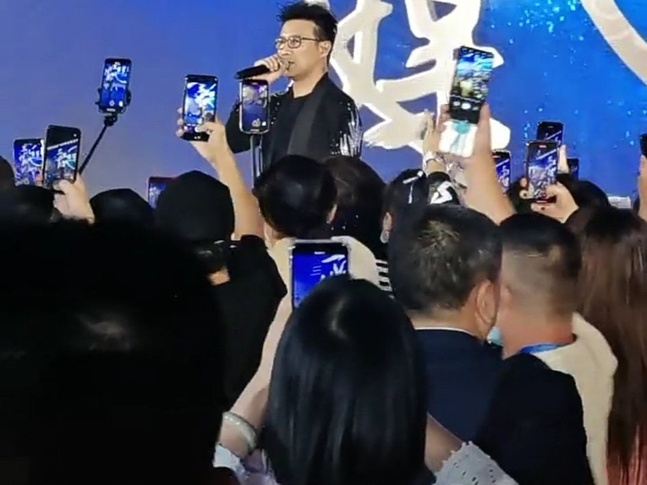 参加三江锅商演被骂“耍大牌”，汪峰老师我挺你，这锅咱不背！