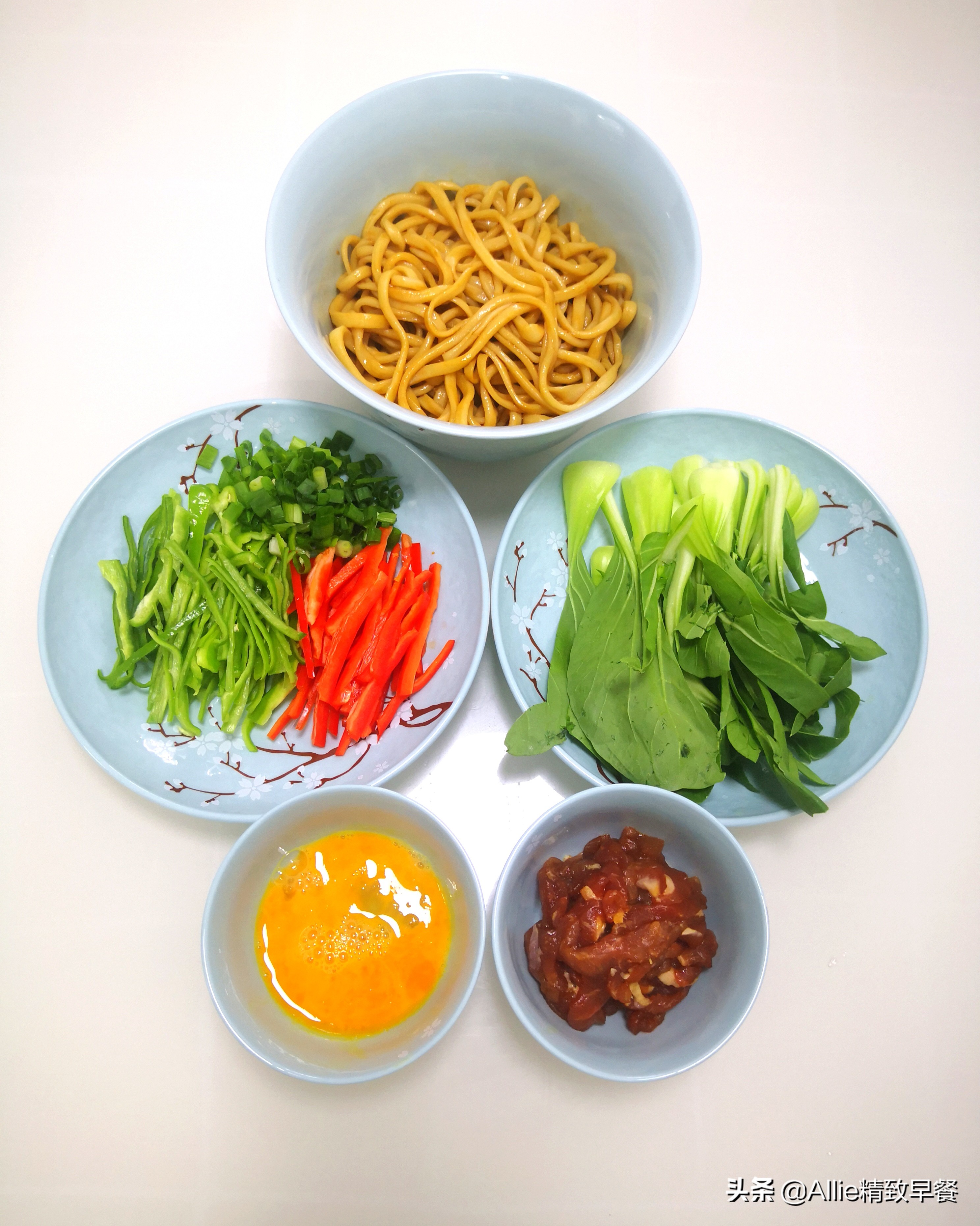 家常炒拉面有技巧，這樣做比面館都好吃還不油膩，食材多，真營養