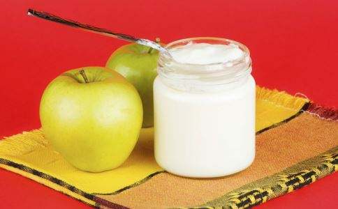 苹果牛奶果汁的做法（营养价值极高而且还有减肥效果）
