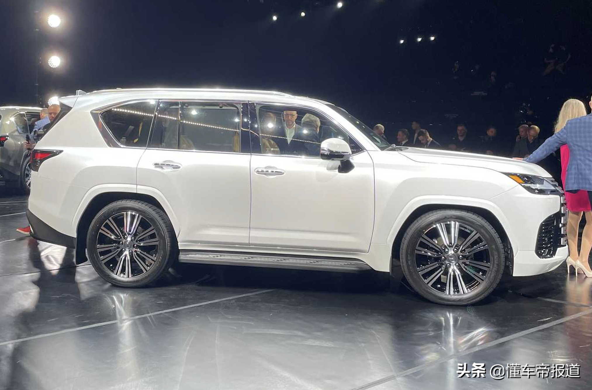新车 </p><p>　　 人称“陆巡王”，搭3.3T柴油动力，曝新雷克萨斯LX500d实车