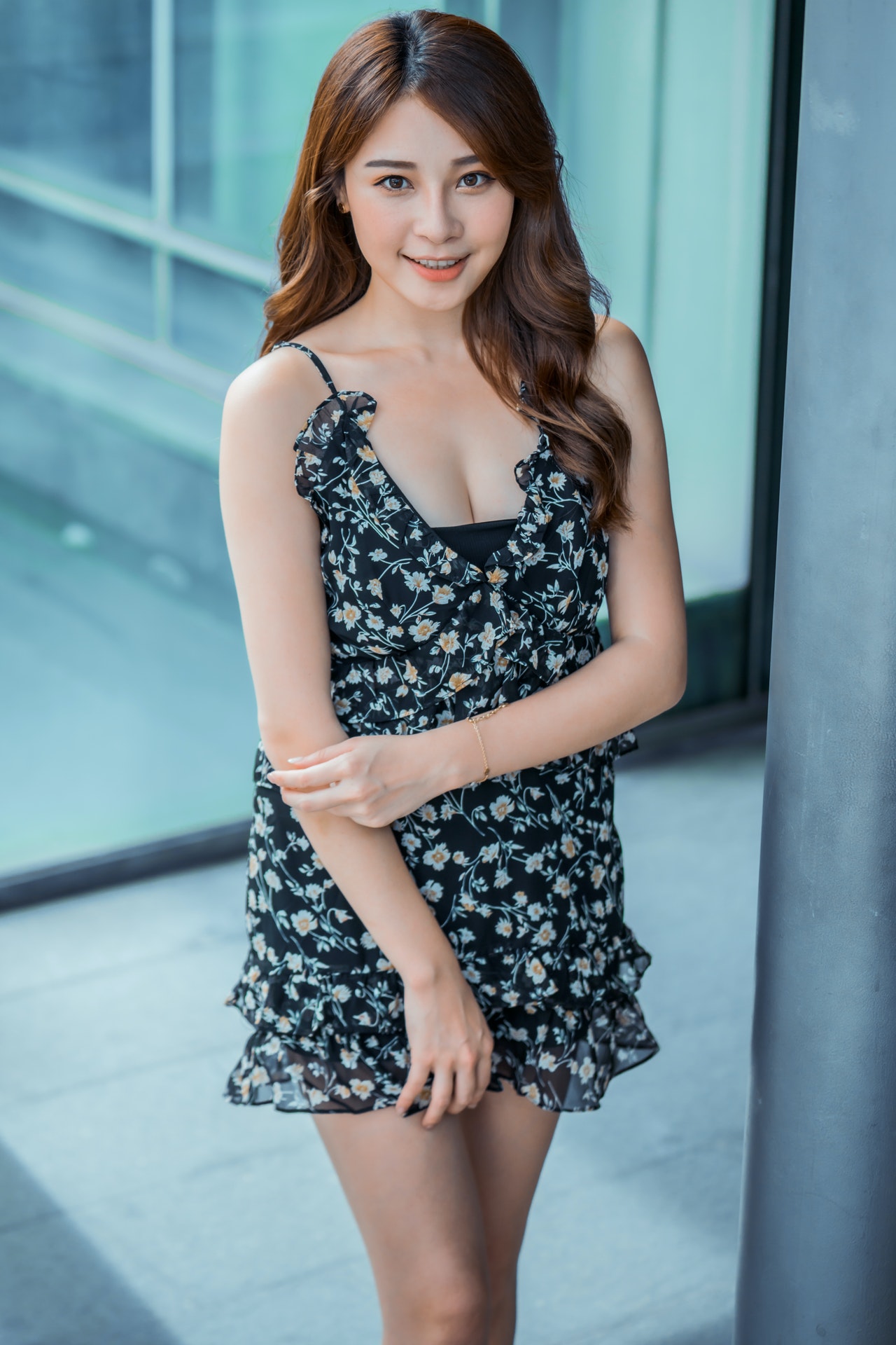 女方：我上班挣钱生活，自己挣钱自己花。离婚，孩子判给男方抚养