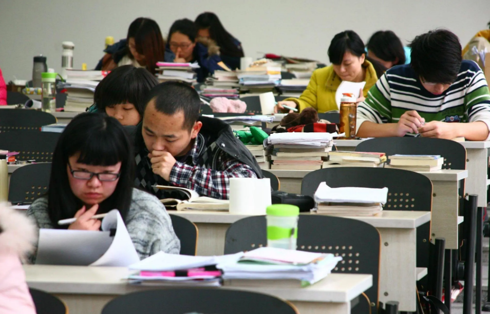 你知道高考为什么可以提前30分钟交卷吗？班主任说出其中缘由