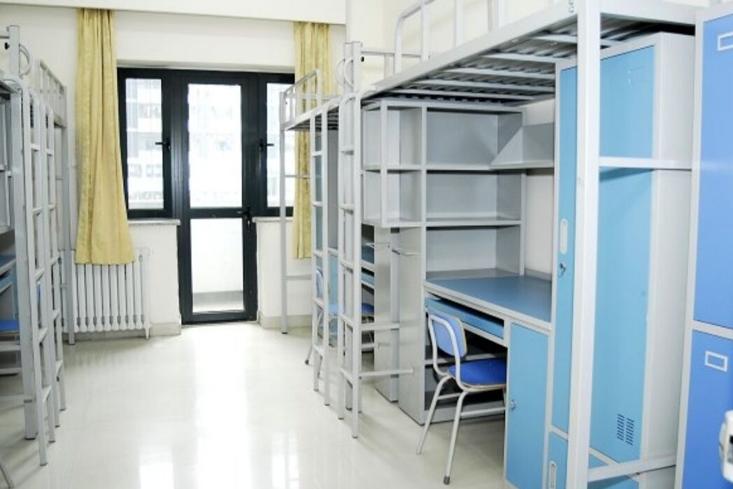 学生“凡尔赛”晒大学宿舍走红，空调独立卫浴应有尽有，惹人羡慕