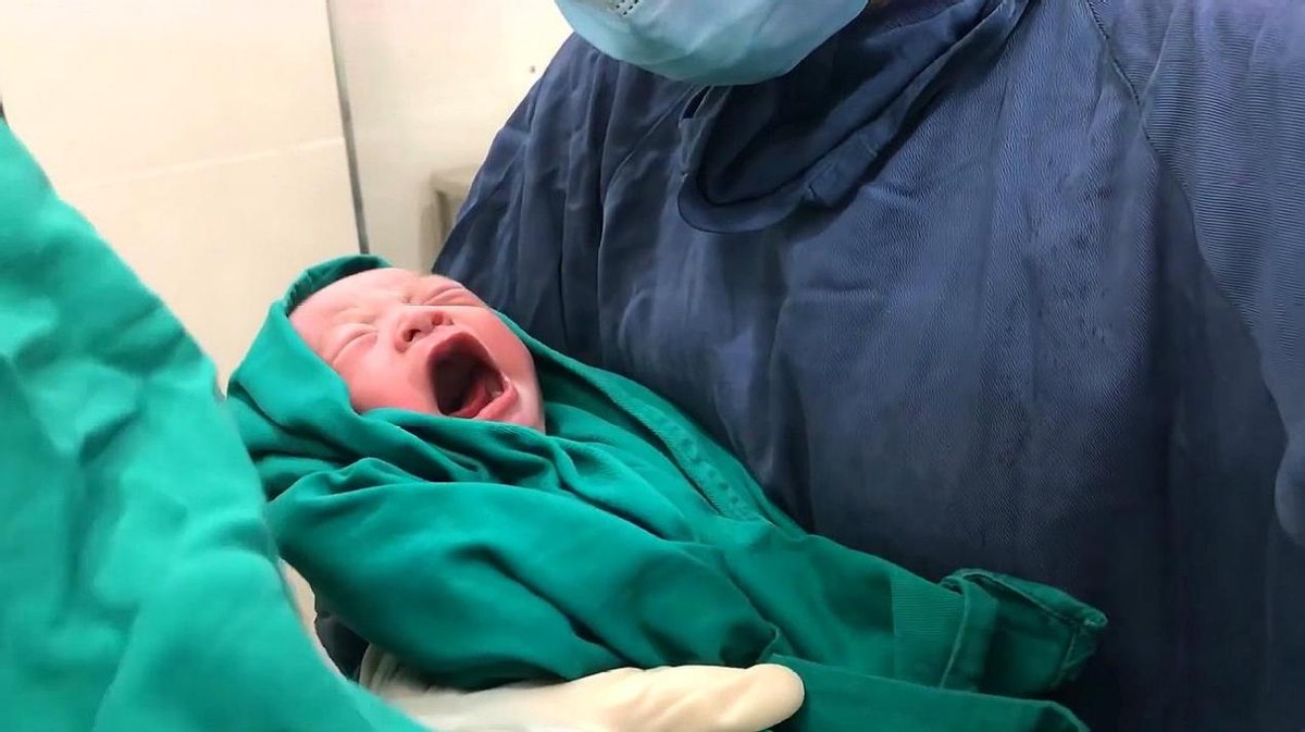 来看看婴儿天生具有的本能显神奇