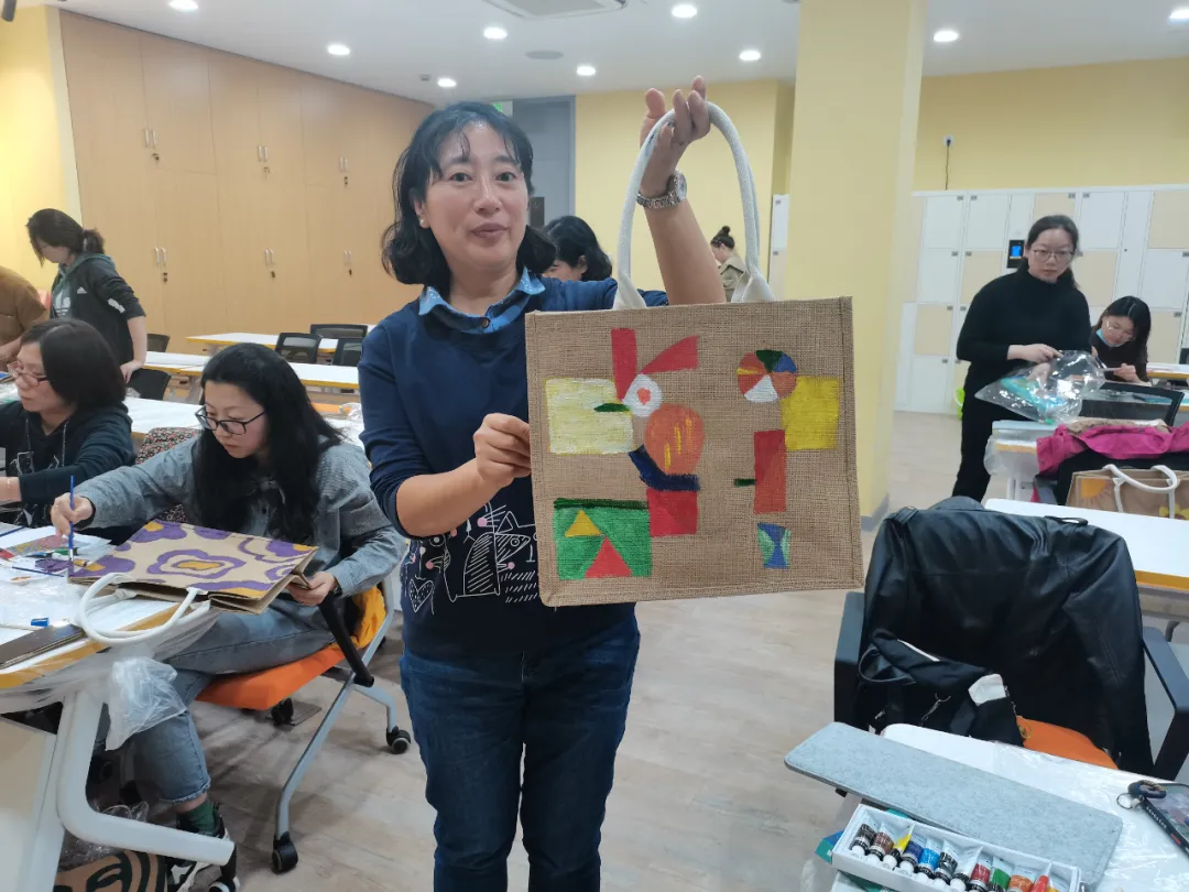 人人都是DIY小神手!“改造麻布包”成企业团训热点体验课