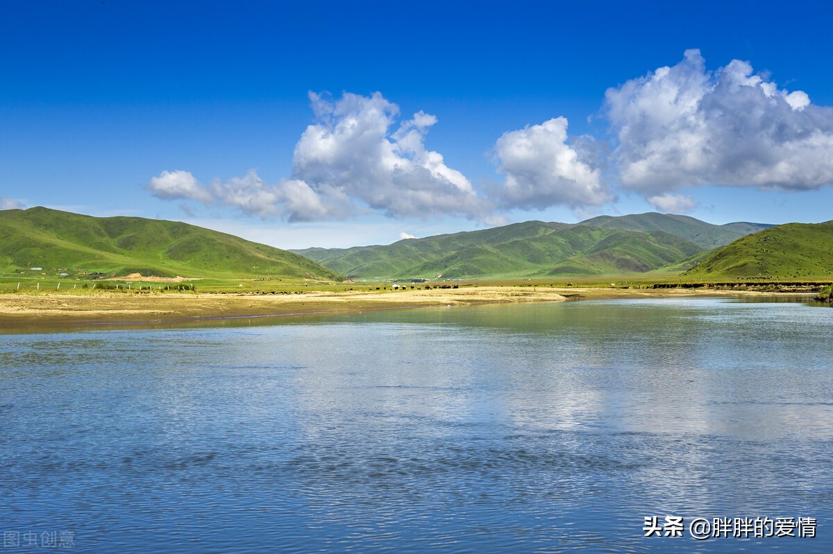 温暖在左明媚在右，清浅时光且歌且行，一路风景花香遍地，风盈盈