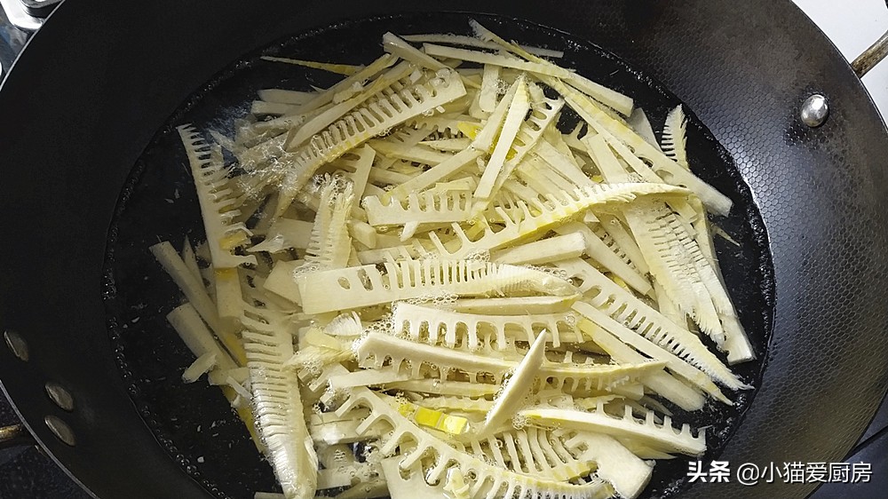 笋凉拌怎么做（教你做出清脆爽口麻辣鲜香）