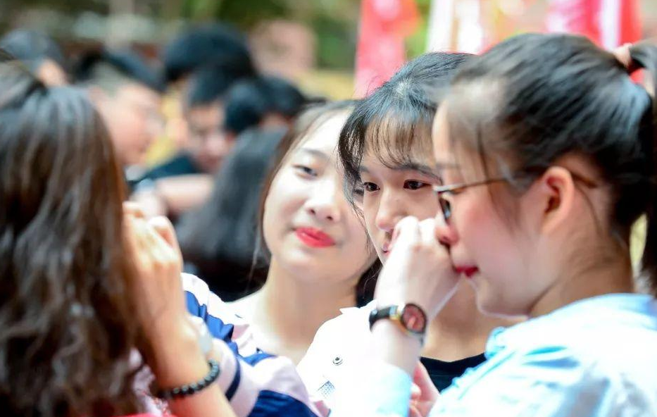 高考500分竟“无缘本科”，文理分数线相差100分，文科比理科简单