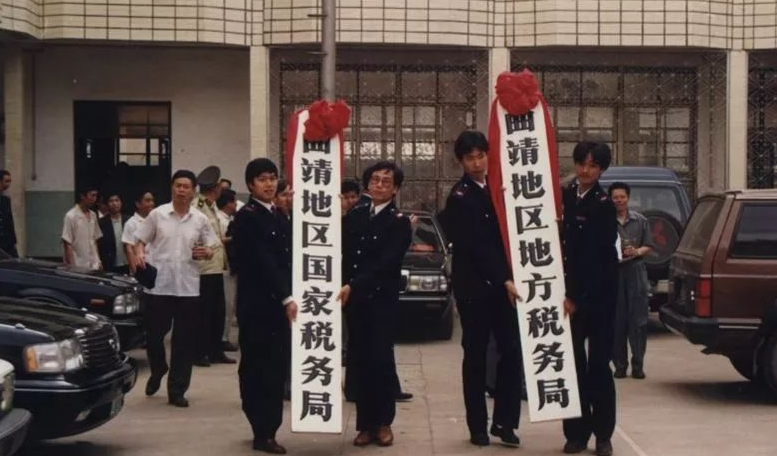 1992年，邓小平力排众议提携“黑马”朱镕基：好干部就在眼前