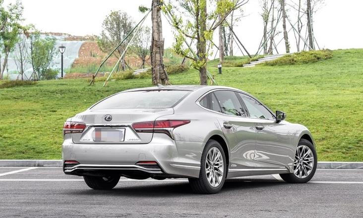 87万提了辆雷克萨斯LS，开8750公里后，车主想说句心里话