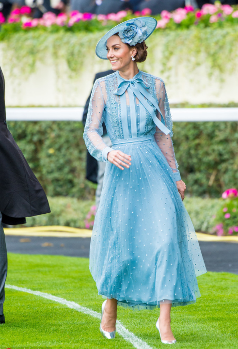 英国凯特王妃和梅根是什么关系_凯特王妃穿的大牌礼服 - 阜阳汽车网