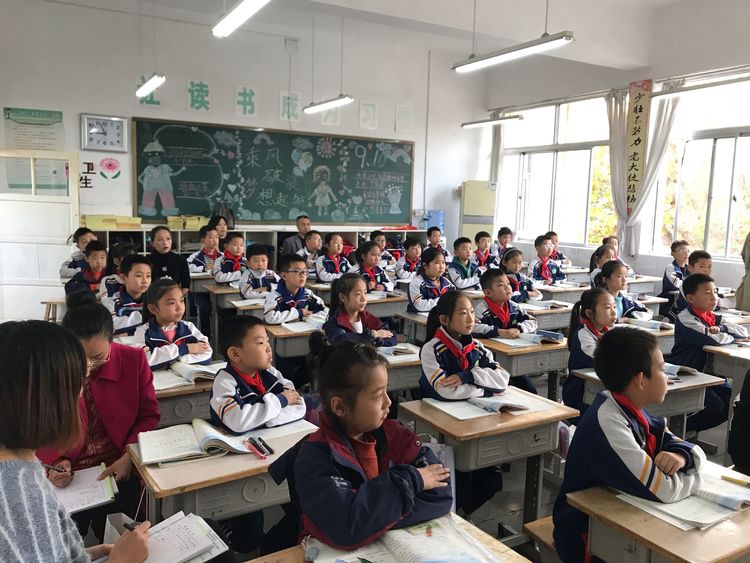 坊子区三马路小学：以研促教，砥砺前行(图3)