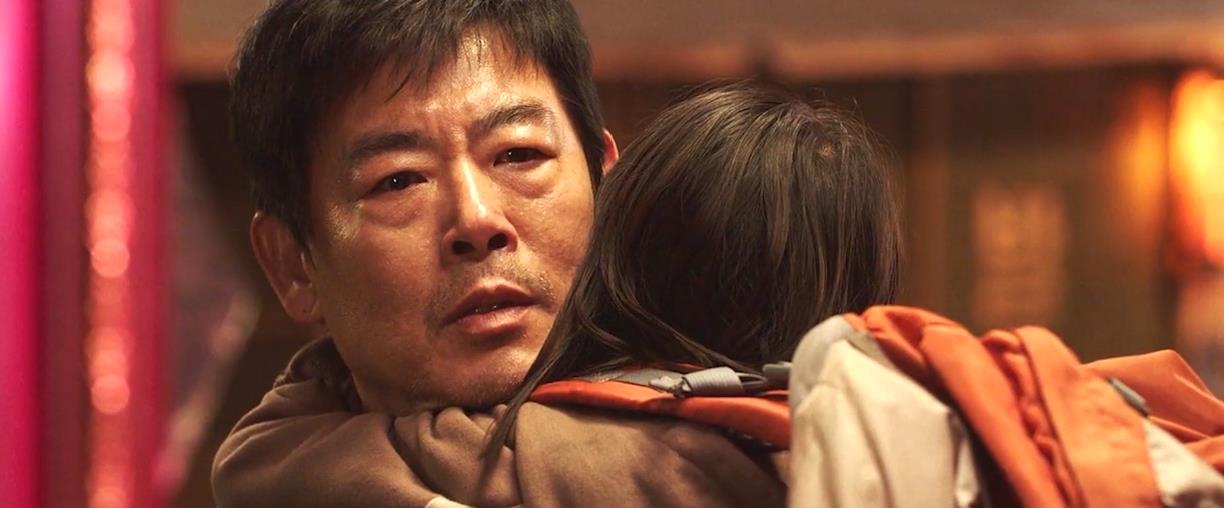 一部催人泪下的韩国电影，中国女孩被劫持后，却认贼做父