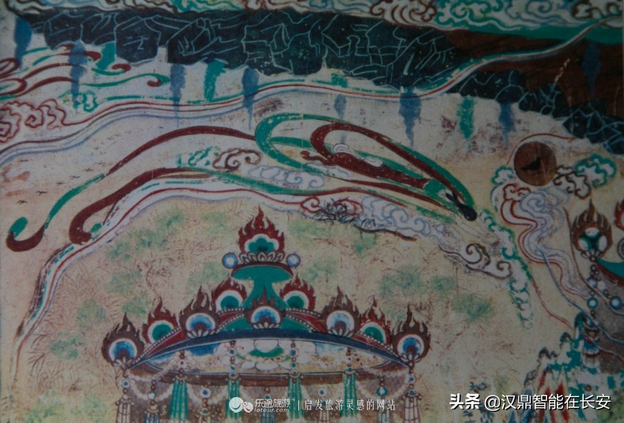 莫高窟，淘尽千年风沙，你仍笑靥如花，谁在佛光中明灭