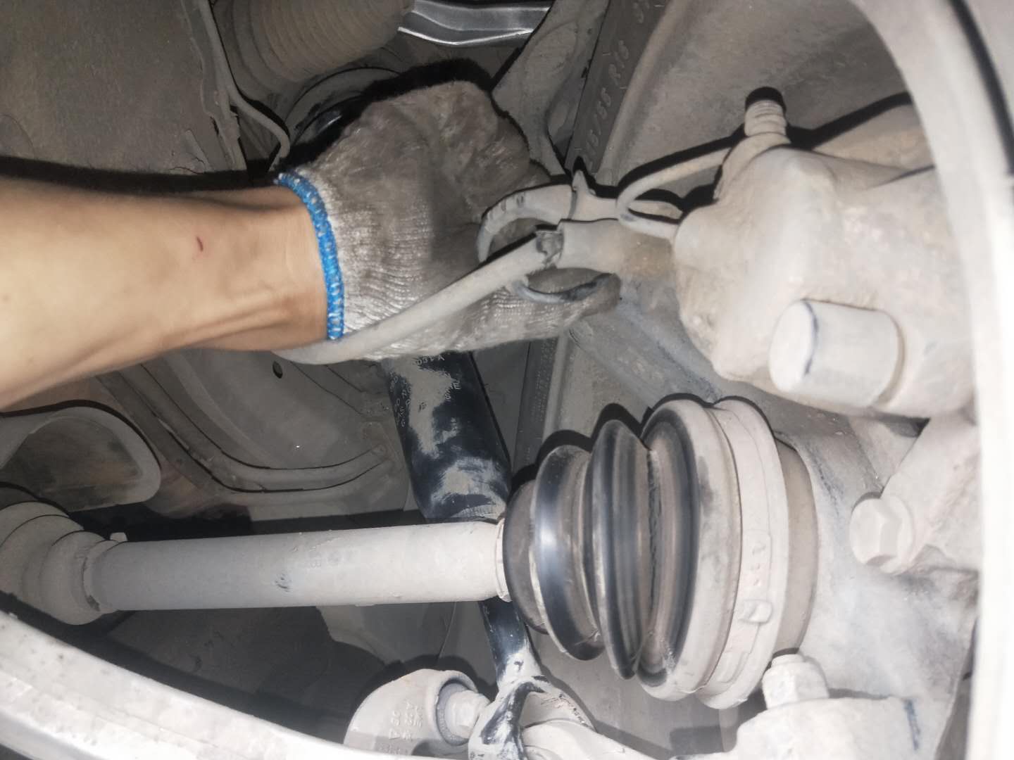 奥迪2.8V6发动机故障一大堆，最吓人的是差点把发动机甩出去