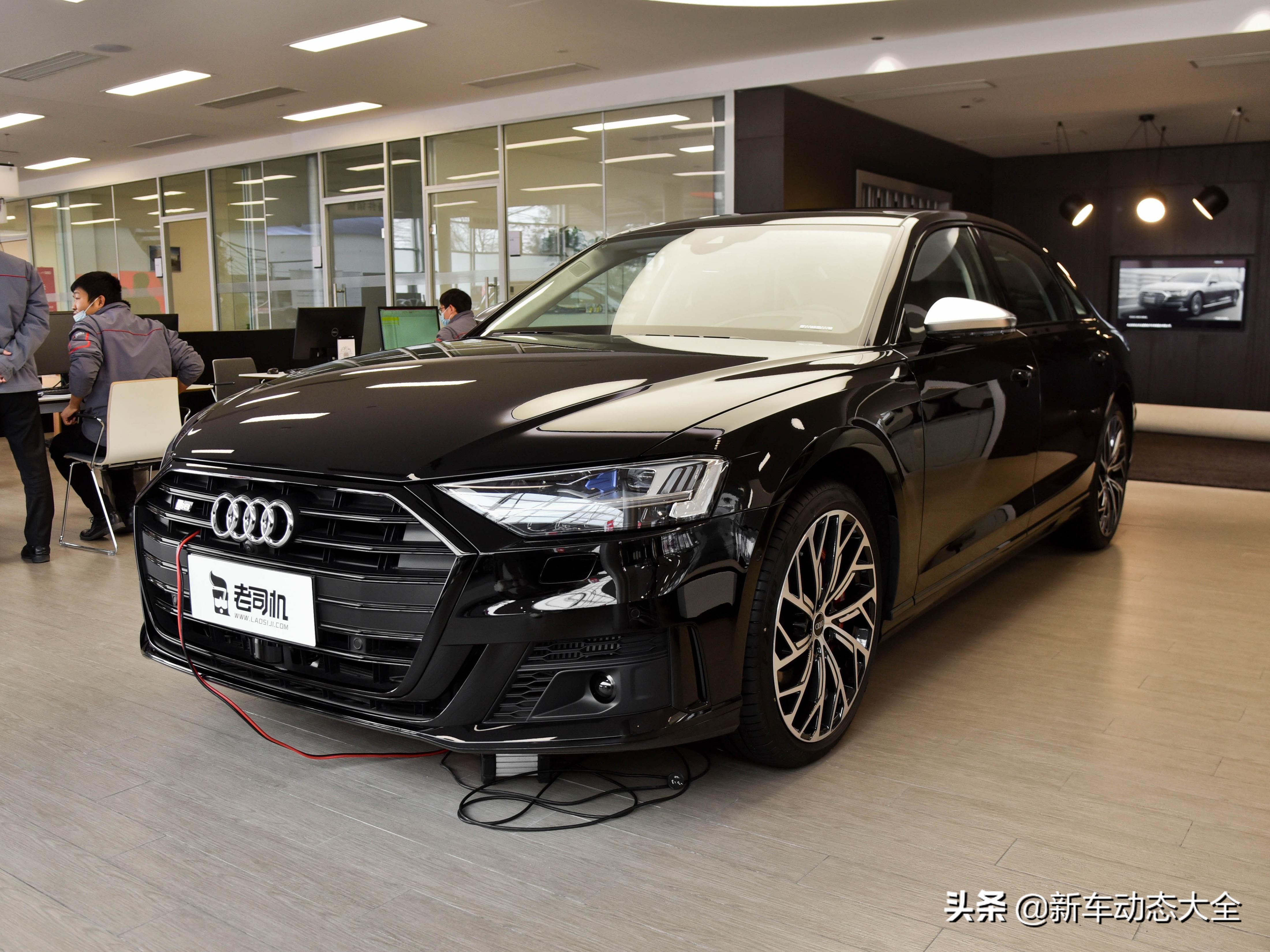 德系原装进口，顶级V8四驱豪华旗舰车，5米3加长车身，实拍奥迪S8
