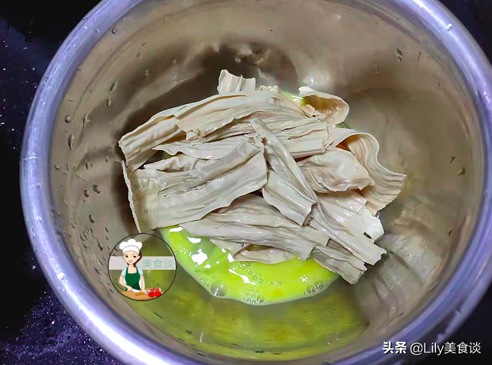 冬天，五花肉和它是绝配，泡软一煎一焖，简单又营养，多给孩子吃