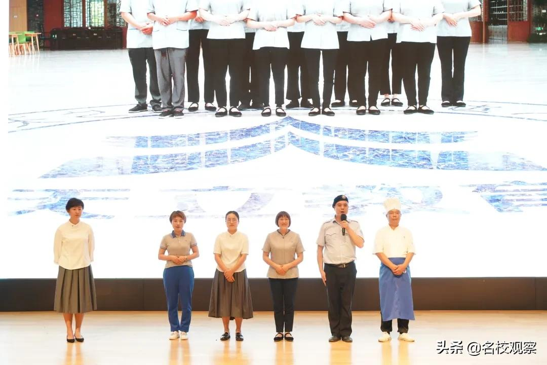 成都这所学校，不仅学生分班实行抽签，班主任教哪班也是现场抽签