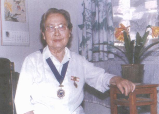 中国第一人！她毅然弃美归来，一生为护理事业奋斗，75岁荣获国际最高荣誉