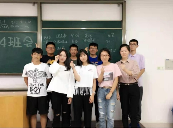 大学班级至少有10名班委，“最值得”竞选的，并不是班长