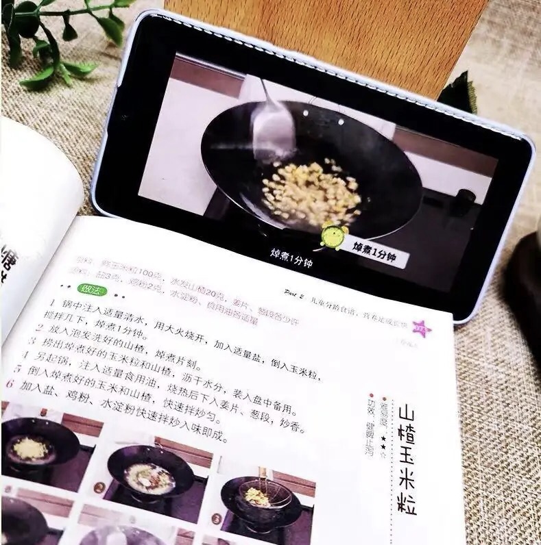 《爸爸去哪儿》里的萌娃长大了，小石头身高超过妈妈，跟爸爸同高