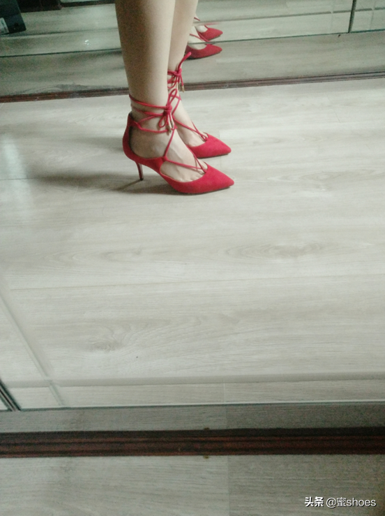 除了jimmychoo、RogerVivier高跟，立秋后这4个品牌也是不能错过