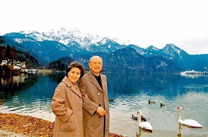 评电影《钱学森》：皇后天天吃柿饼？