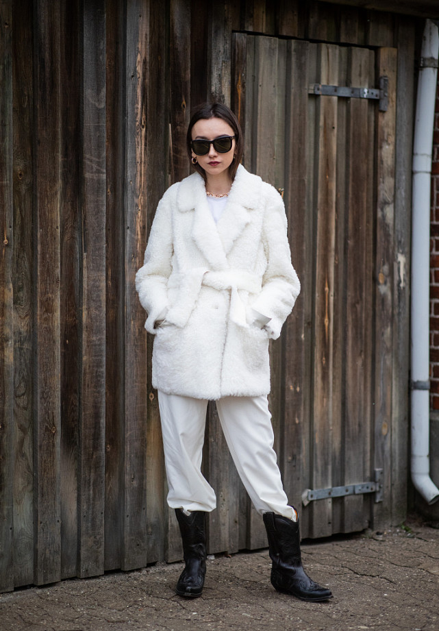 短款羊绒外套搭配图片(30) - 赤虎壹号