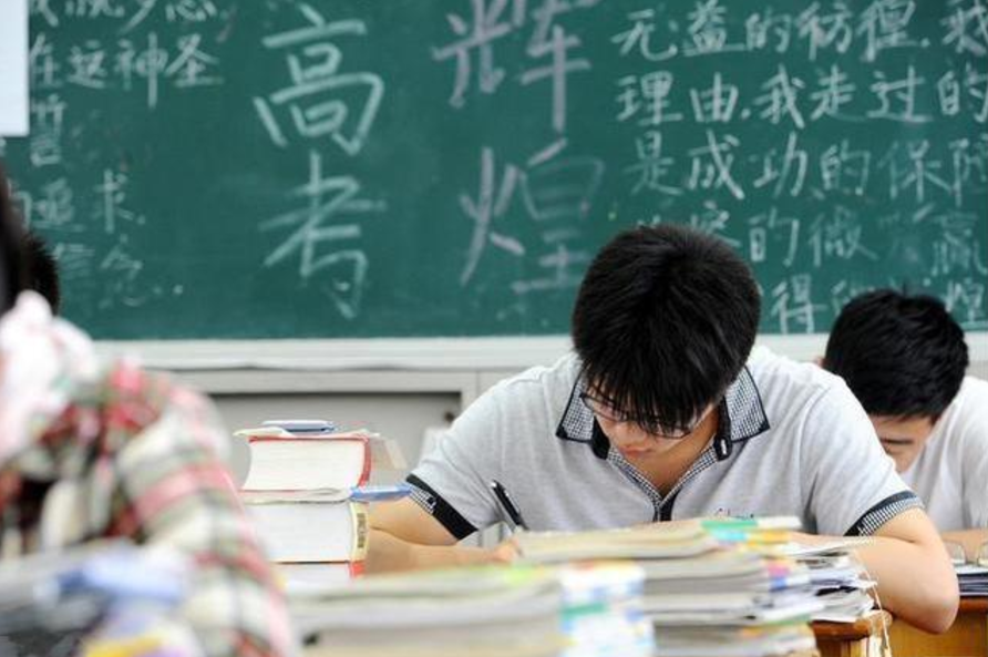 语文为何这样难，高考状元不过140分？网友：得语文者得天下