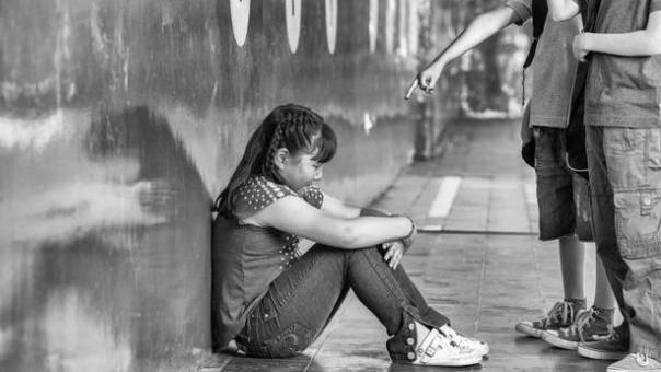 学校息事宁人、父母一味忍让，被校园霸凌的孩子该何去何从？