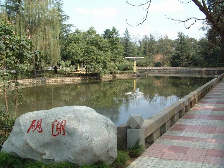 四川曾备受嫌弃的大学，如今扬眉吐气，完美逆袭后让考生高攀不起