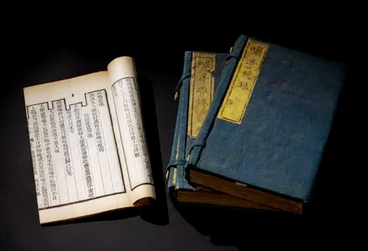 康熙初次与孙子乾隆见面时，惊讶到放下了手中的杯子，是真的吗？