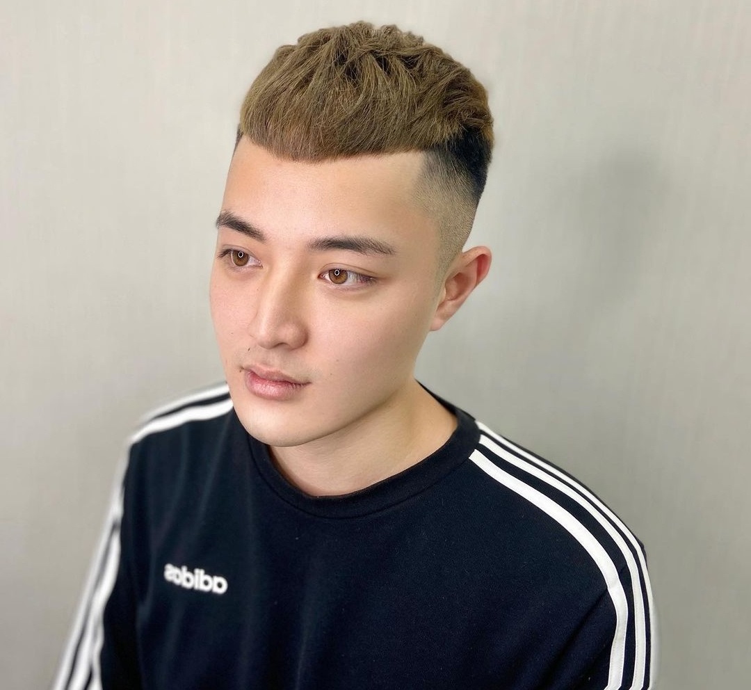 如今流行自然帅气的发型,清新阳光