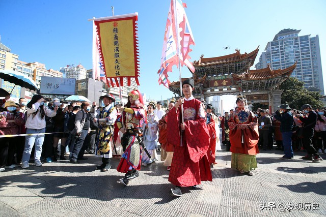 苏轼醉了，提笔写诗一首，风趣幽默，写尽千古风流