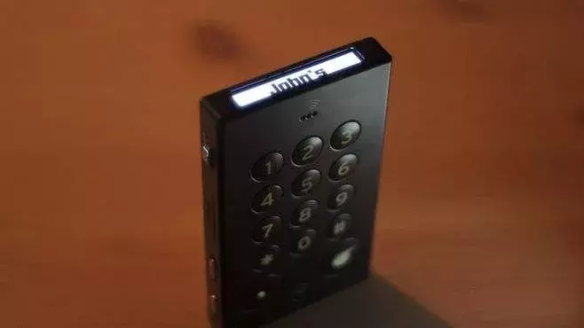 世界怪奇手机大全!设计这些手机的人脑子里是装了银河系吧?
