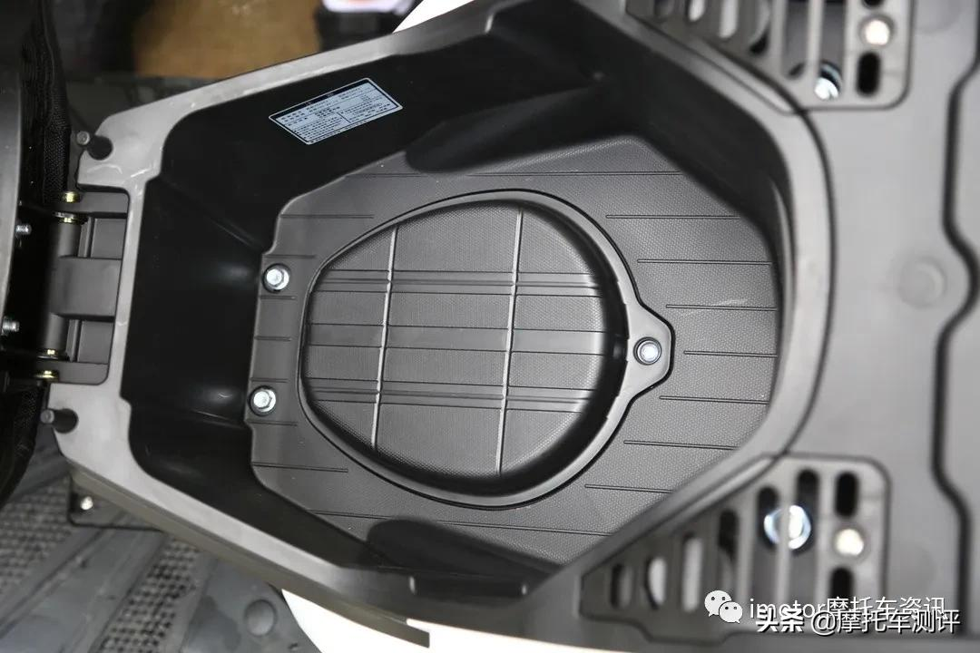 国内首款混动踏板迎来升级┃14990/18990元,大阳发布V锐2.0新车