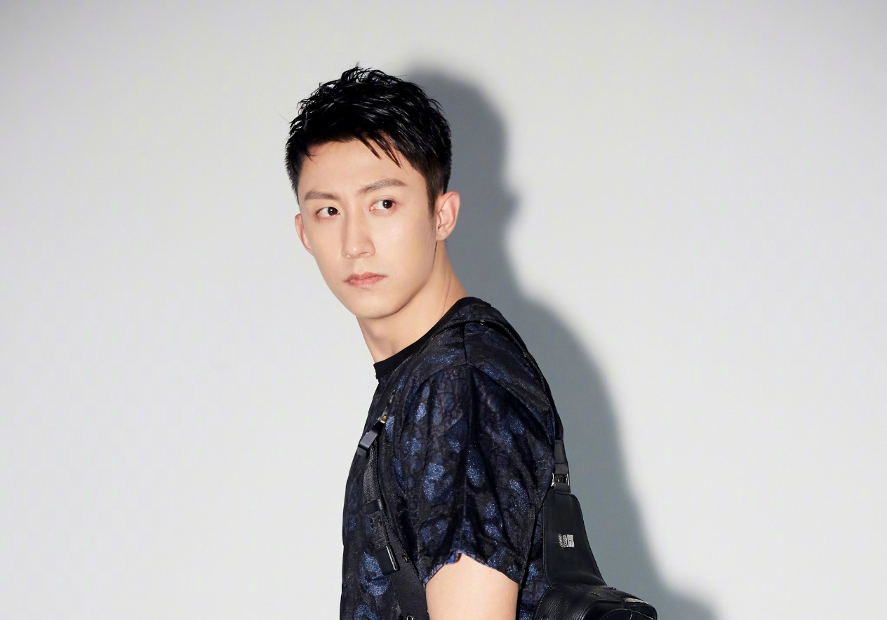 黄景瑜事件后的3个女人：个个来头不小，时尚、影视资源拿到手软