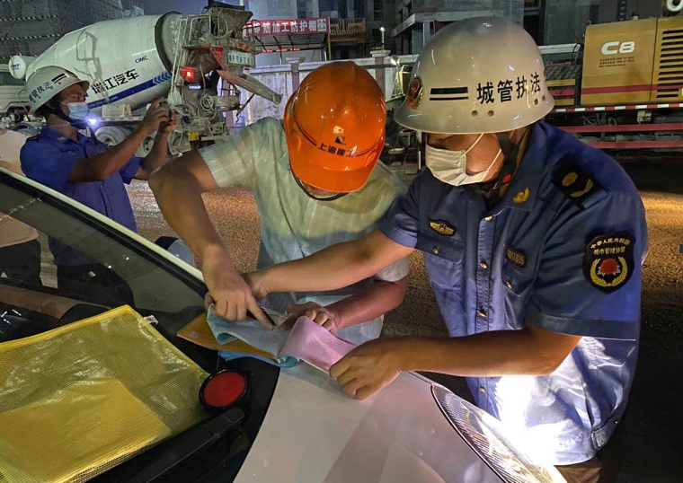 为高考护航，广州“城管蓝”暖心伴考在行动