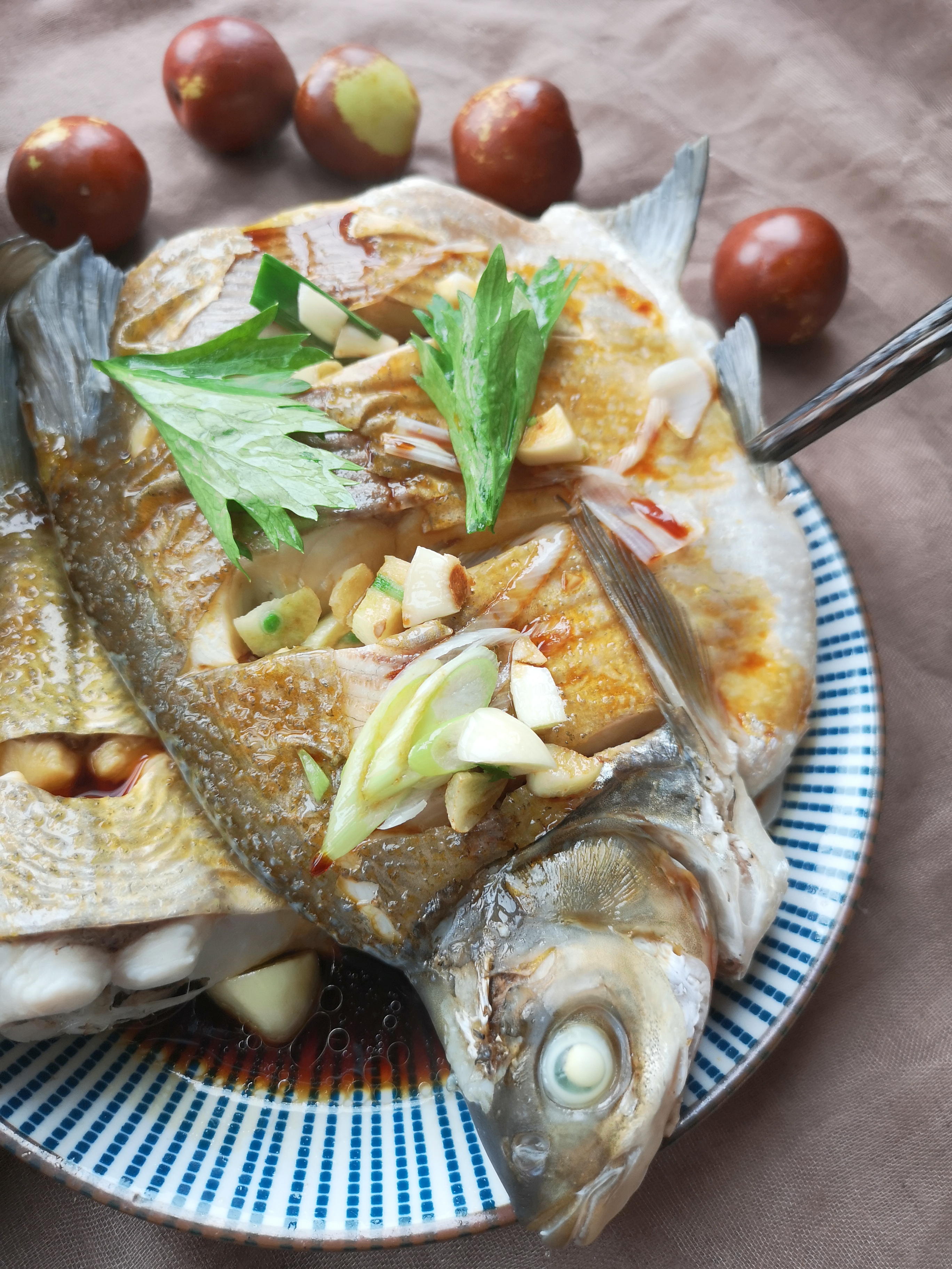 做了三道菜，娃说：“表扬你今天做的饭”，我心里乐开了花