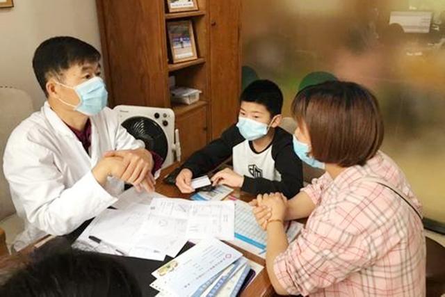 骨骺线闭合前会给你三个信号，抓住机会让孩子蹿高5厘米，进来看