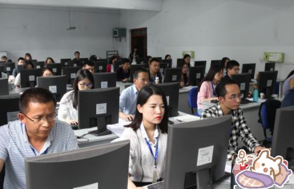 新疆考生以656分考进北大，高中就读学校公开后，引发网友关注